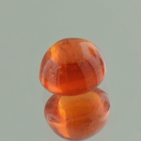 Mandarin-Granat, rundlicher Cabochon (6,71 ct.) aus Nigeria (Iseyin) Mandarin-Granat, rundlicher Cabochon (6,71 ct.) aus Nigeria (Iseyin)