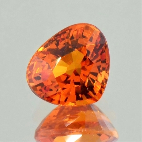 Mandarin Granat, Tropfen facettiert (4,59 ct.) aus Nigeria (Iseyin) Mandarin Granat, Tropfen facettiert (4,59 ct.) aus Nigeria (Iseyin)