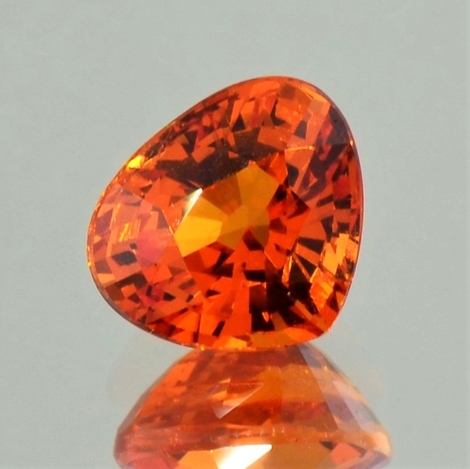 Mandarin-Granat, Tropfen facettiert (4,59 ct.) aus Nigeria (Iseyin) Mandarin-Granat, Tropfen facettiert (4,59 ct.) aus Nigeria (Iseyin)