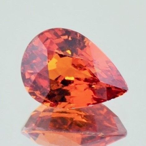 Mandarin-Granat pear reddish orange 7.55 ct