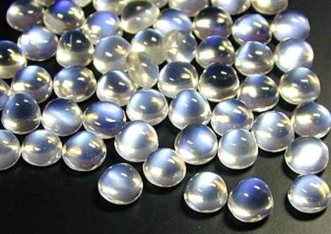 Mondstein Cabochons rund bläulich-weiss 36 ct