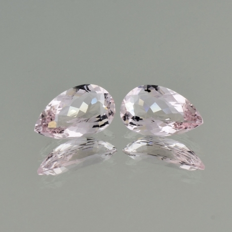 Morganit Duo, Tropfen facettiert (4,68 ct.) aus Brasilien Morganit Duo, Tropfen facettiert (4,68 ct.) aus Brasilien