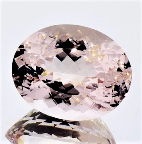 Morganit oval rosa 57,66 ct. Morganit oval rosa 57,66 ct.