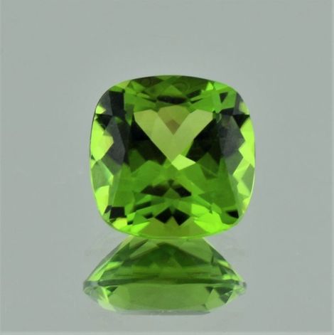 Peridot cushion green 5.19 ct