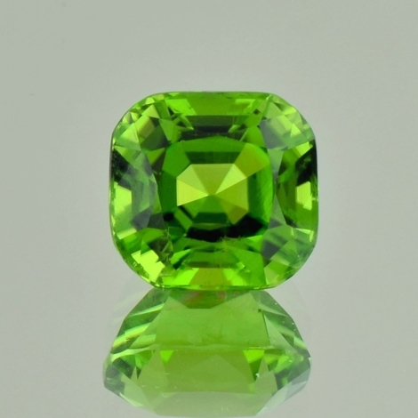 Peridot cushion green 7.74 ct