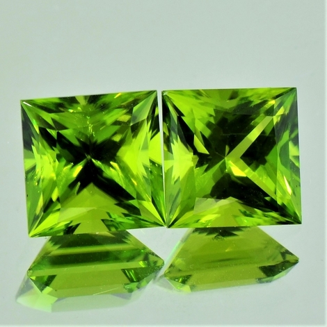 Peridot Pair princess 7.98 ct Peridot Pair princess 7.98 ct