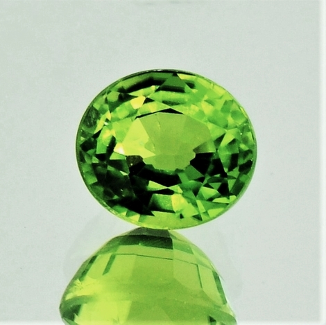 Peridot, Oval facettiert (3,59 ct.) aus Vietnam