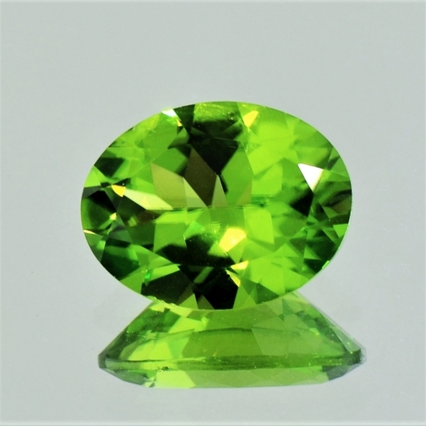 Peridot, Oval facettiert (5,01 ct.) aus Pakistan Peridot, Oval facettiert (5,01 ct.) aus Pakistan