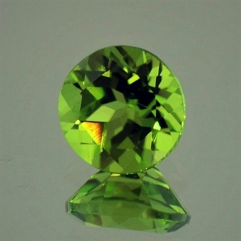 Peridot, Rund facettiert (2,29 ct.) aus Pakistan Peridot, Rund facettiert (2,29 ct.) aus Pakistan