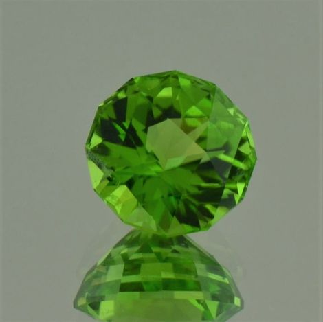 Peridot, Design-Rund facettiert (6,03 ct.) aus Pakistan (Kohistan)