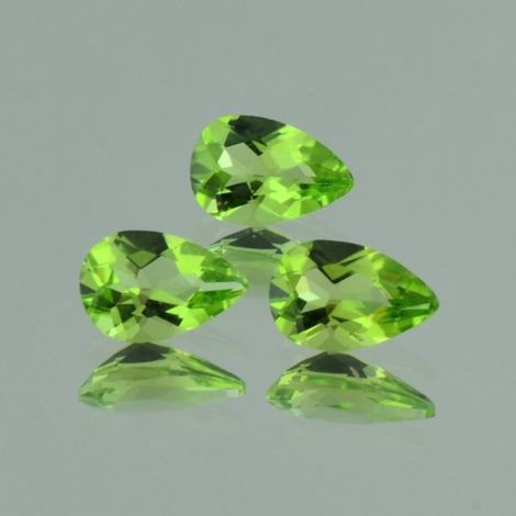 Peridot Trio Tropfen grün 3,9 ct Peridot Trio Tropfen grün 3,9 ct
