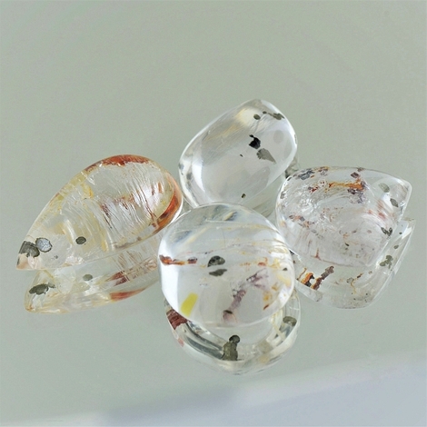 Einschlussquarz Lot, Oval, Tropfen, Trillion & Freiform Cabochon (49,85 ct.) aus Brasilien Einschlussquarz Lot, Oval, Tropfen, Trillion & Freiform Cabochon (49,85 ct.) aus Brasilien