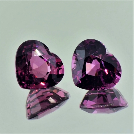 Rhodolith Duo, Herz facettiert (8,43 ct.) aus Mosambik (Manica) Rhodolith Duo, Herz facettiert (8,43 ct.) aus Mosambik (Manica)