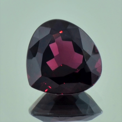 Rhodolite Garnet pear 17.00 ct Rhodolite Garnet pear 17.00 ct