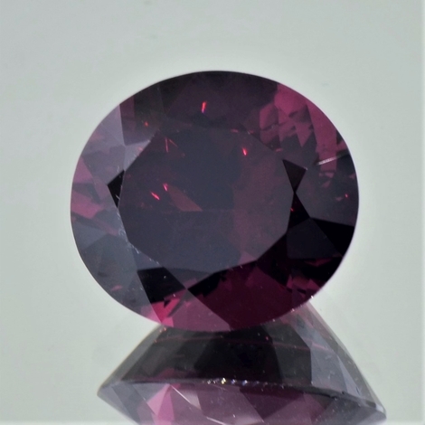 Rhodolith, Oval facettiert (17,46 ct.) aus Madagaskar Rhodolith, Oval facettiert (17,46 ct.) aus Madagaskar