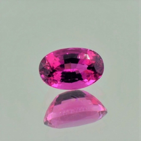 Rubellit Turmalin oval rötlich-pink 1,37 ct Rubellit Turmalin oval rötlich-pink 1,37 ct
