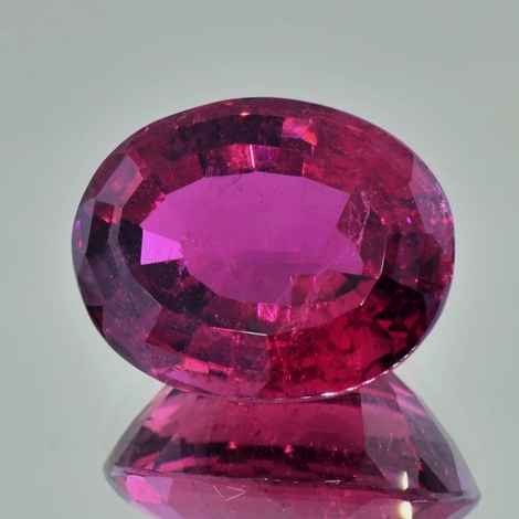Rubellit, Oval facettiert (40,16 ct.) aus Brasilien Rubellit, Oval facettiert (40,16 ct.) aus Brasilien