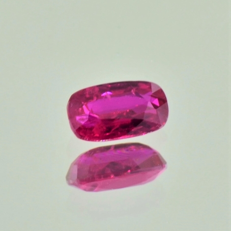 Rubin, Antikoval facettiert (1,02 ct.) aus Mosambik (Montepuez)