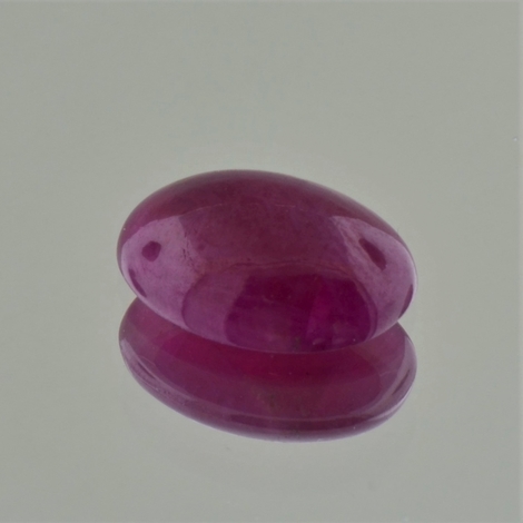 Rubin, Oval Cabochon (4,22 ct.) aus Afrika Rubin, Oval Cabochon (4,22 ct.) aus Afrika