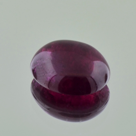 Rubin, Oval Cabochon (8,42 ct.) aus Afrika Rubin, Oval Cabochon (8,42 ct.) aus Afrika