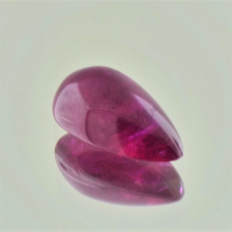 Rubin, Tropfen Cabochon (5,12 ct.) aus Burma (Myanmar) Rubin, Tropfen Cabochon (5,12 ct.) aus Burma (Myanmar)
