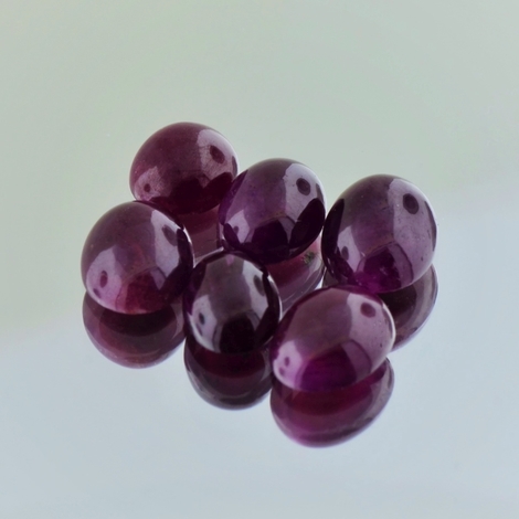 Rubin Lot, Oval Cabochon (12,57 ct.) aus Thailand Rubin Lot, Oval Cabochon (12,57 ct.) aus Thailand
