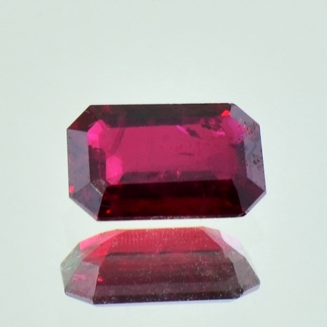 Rubin octagon dunkelrot 1,67 ct Rubin octagon dunkelrot 1,67 ct