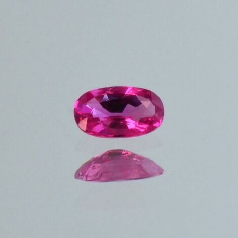 Rubin oval rötlich-pink ungebrannt 0,55 ct