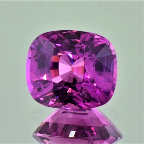 Saphir, Antikoval facettiert (4,61 ct.) aus Sri Lanka Saphir, Antikoval facettiert (4,61 ct.) aus Sri Lanka