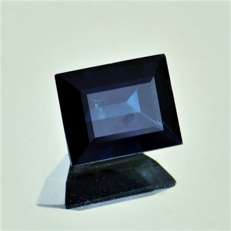 Saphir, Rechteck facettiert (2,47 ct.) aus Nigeria Saphir, Rechteck facettiert (2,47 ct.) aus Nigeria