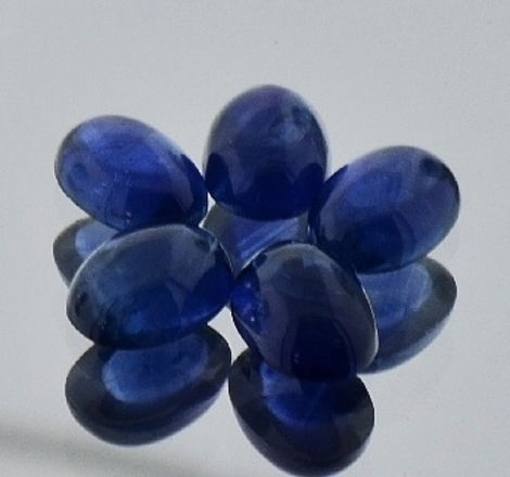 Saphir Lot, Oval Cabochon (ca. 6 ct.) aus Sri Lanka Saphir Lot, Oval Cabochon (ca. 6 ct.) aus Sri Lanka