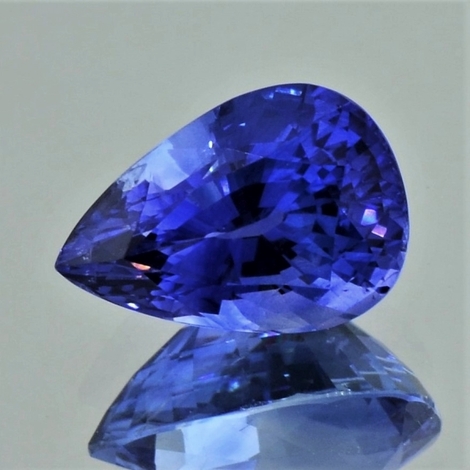 Saphir, Tropfen facettiert (6,82 ct.) aus Sri Lanka Saphir, Tropfen facettiert (6,82 ct.) aus Sri Lanka