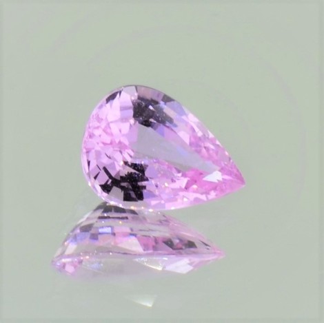 Saphir, Tropfen facettiert (1,77 ct.) aus Madagaskar Saphir, Tropfen facettiert (1,77 ct.) aus Madagaskar