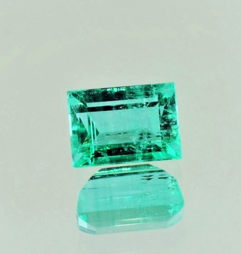 Smaragd, Rechteck facettiert (1,61 ct.) aus Kolumbien Smaragd, Rechteck facettiert (1,61 ct.) aus Kolumbien