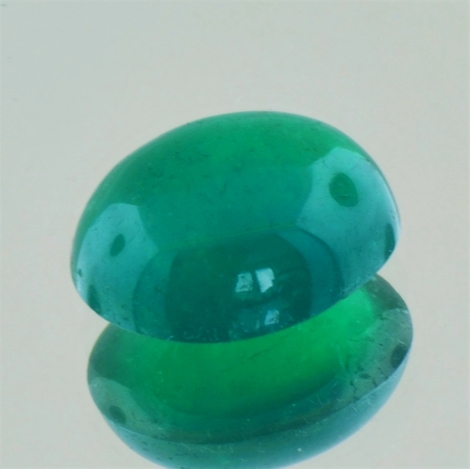 eine Smaragd Synthese grün Oval 6 x 4 mm facettiert // Synthese grün 91 
