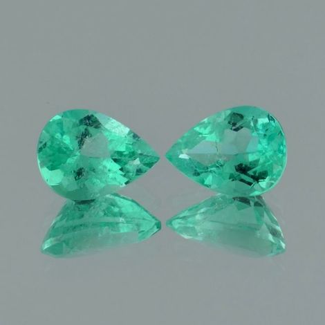 Emerald Pair pear green 5.42 ct