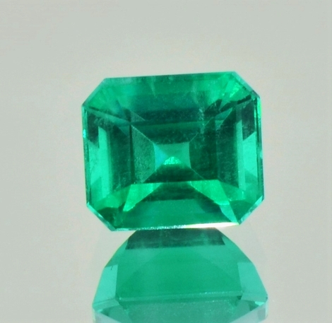 Smaragd, Achteck facettiert (3,28 ct.) aus Sambia Smaragd, Achteck facettiert (3,28 ct.) aus Sambia