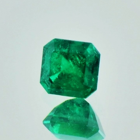 Emerald octagon intense green 0.82 ct