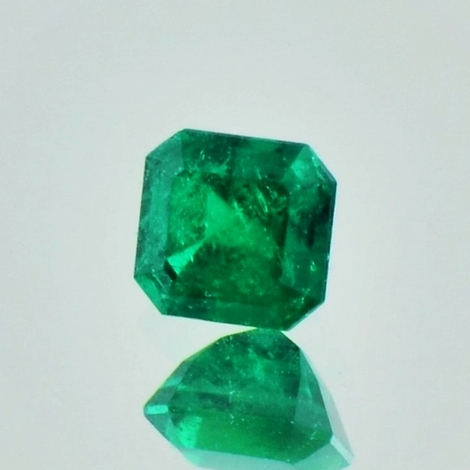Emerald octagon intense green 0.82 ct Emerald octagon intense green 0.82 ct