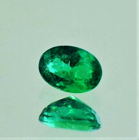 Smaragd, Oval facettiert (0,53 ct.) aus Brasilien Smaragd, Oval facettiert (0,53 ct.) aus Brasilien