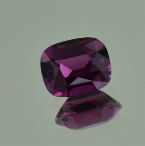 Spinell, Antikoval facettiert (3,53 ct.) aus Sri Lanka