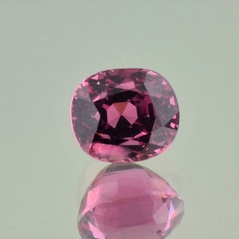 Spinell, Antikoval facettiert (3,33 ct.) aus Burma (Myanmar)