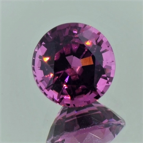 Spinell, Rund facettiert (4,37 ct.) aus Burma (Myanmar) Spinell, Rund facettiert (4,37 ct.) aus Burma (Myanmar)