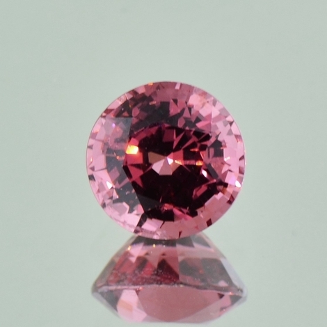 Spinell, Rund facettiert (2,93 ct.) aus Burma (Myanmar) Spinell, Rund facettiert (2,93 ct.) aus Burma (Myanmar)
