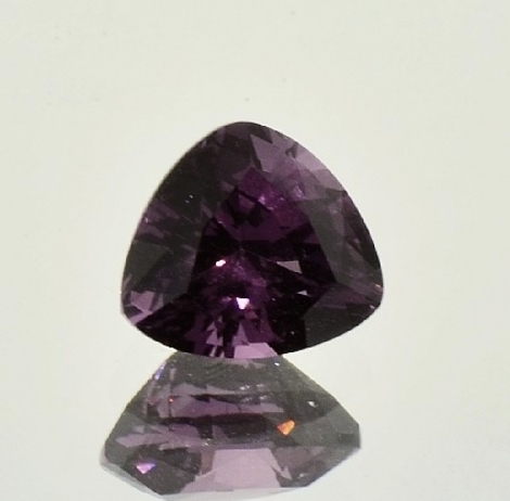 Spinell, Trillion facettiert (2,17 ct.) aus Sri Lanka Spinell, Trillion facettiert (2,17 ct.) aus Sri Lanka