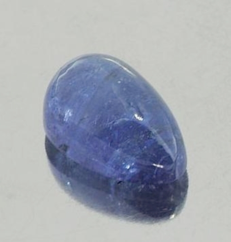 Tansanit, Tropfen Cabochon (5,51 ct.) aus Tansania Tansanit, Tropfen Cabochon (5,51 ct.) aus Tansania