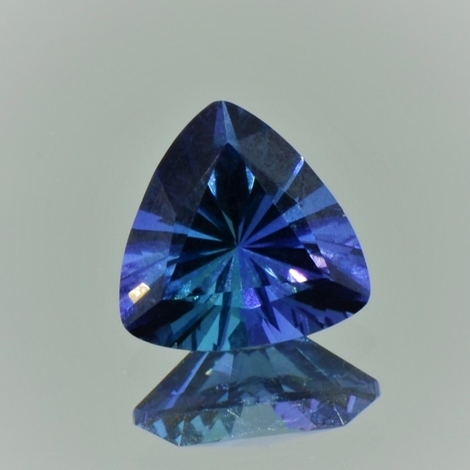Tansanit, Trillion facettiert (3,25 ct.) aus Tansania (Merelani Hills) Tansanit, Trillion facettiert (3,25 ct.) aus Tansania (Merelani Hills)