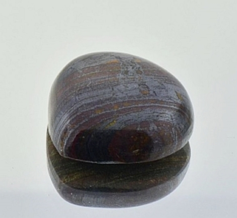 Tigereisen, Tropfen Cabochon (33,65 ct.) aus Kenia Tigereisen, Tropfen Cabochon (33,65 ct.) aus Kenia
