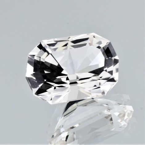 Topas, Design-Freiform facettiert (21,15 ct.) aus Pakistan Topas, Design-Freiform facettiert (21,15 ct.) aus Pakistan
