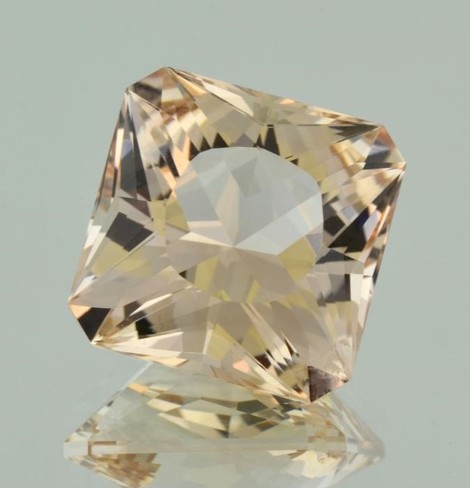 Topaz Design-octagon champagne  45.82 ct